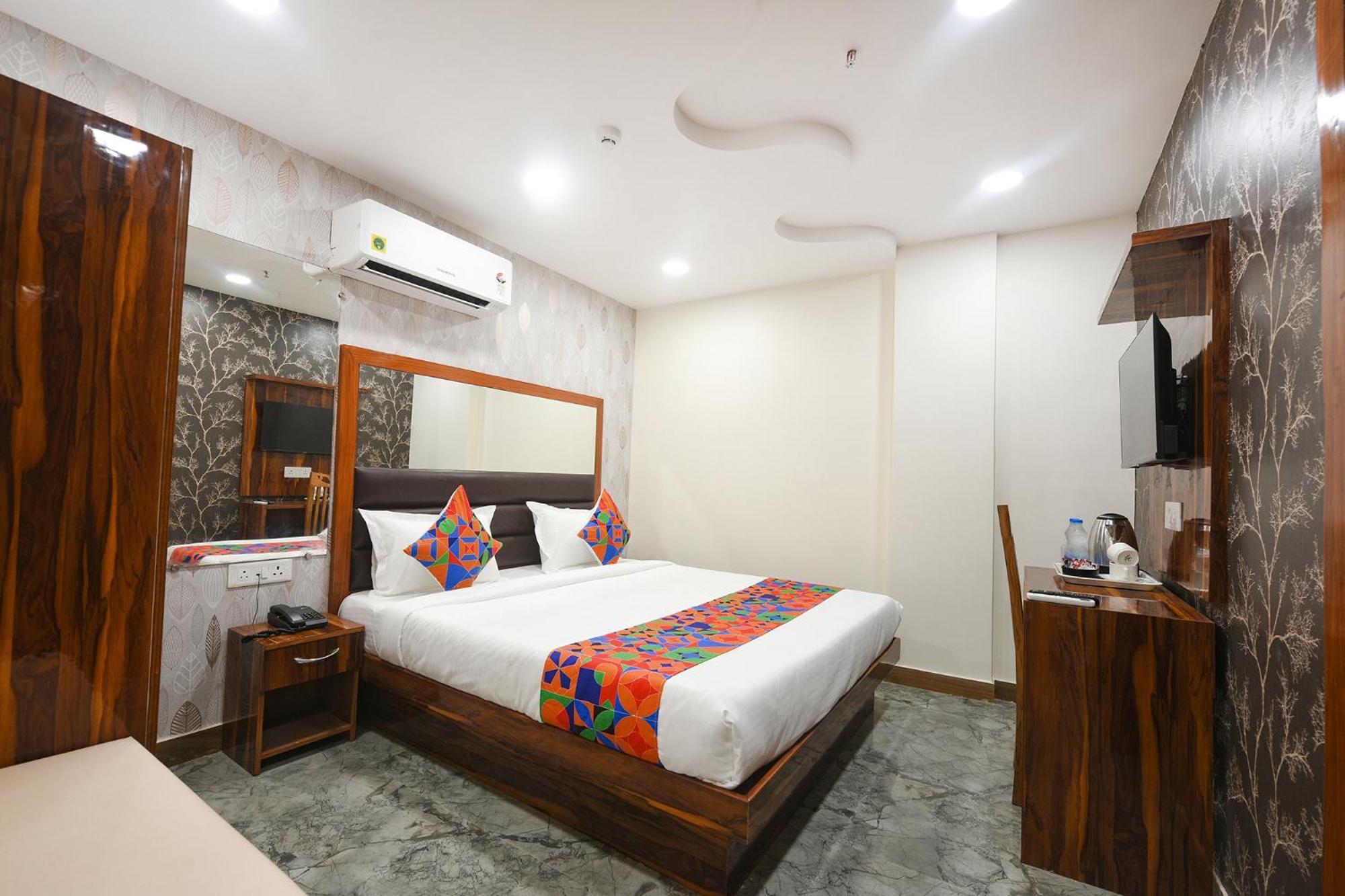 Fabhotel Mona Continental - Nr Laxmi Nagar It Hub New Delhi Exterior photo