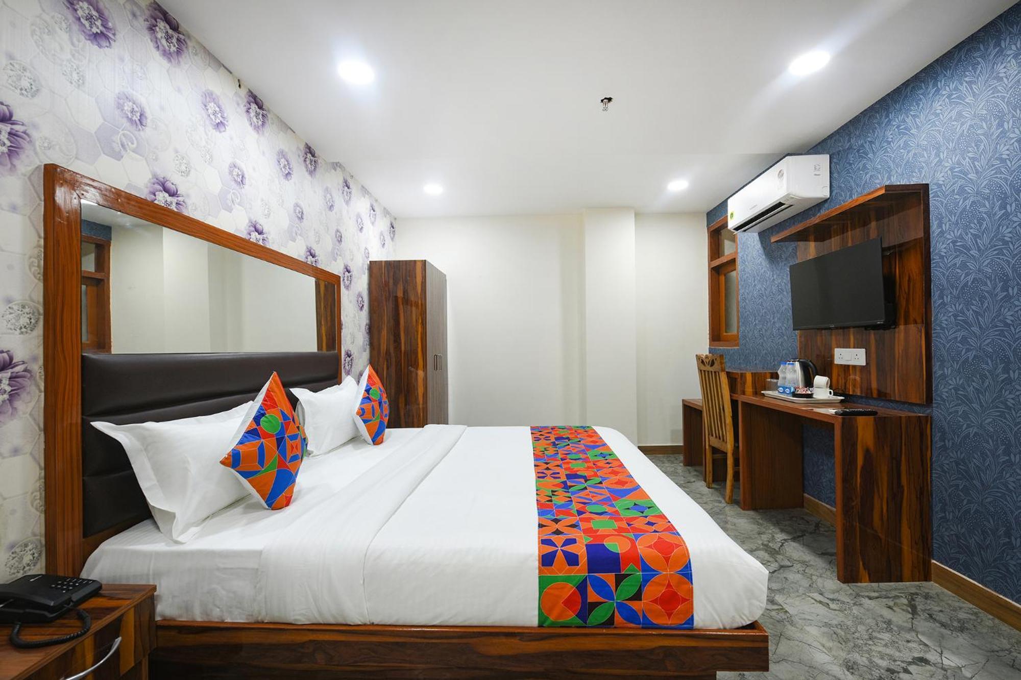 Fabhotel Mona Continental - Nr Laxmi Nagar It Hub New Delhi Exterior photo