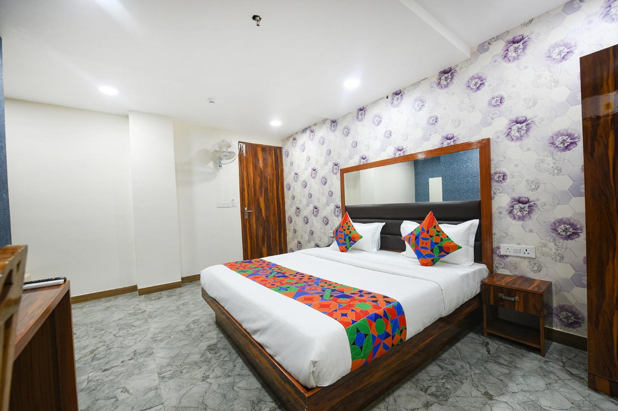 Fabhotel Mona Continental - Nr Laxmi Nagar It Hub New Delhi Exterior photo
