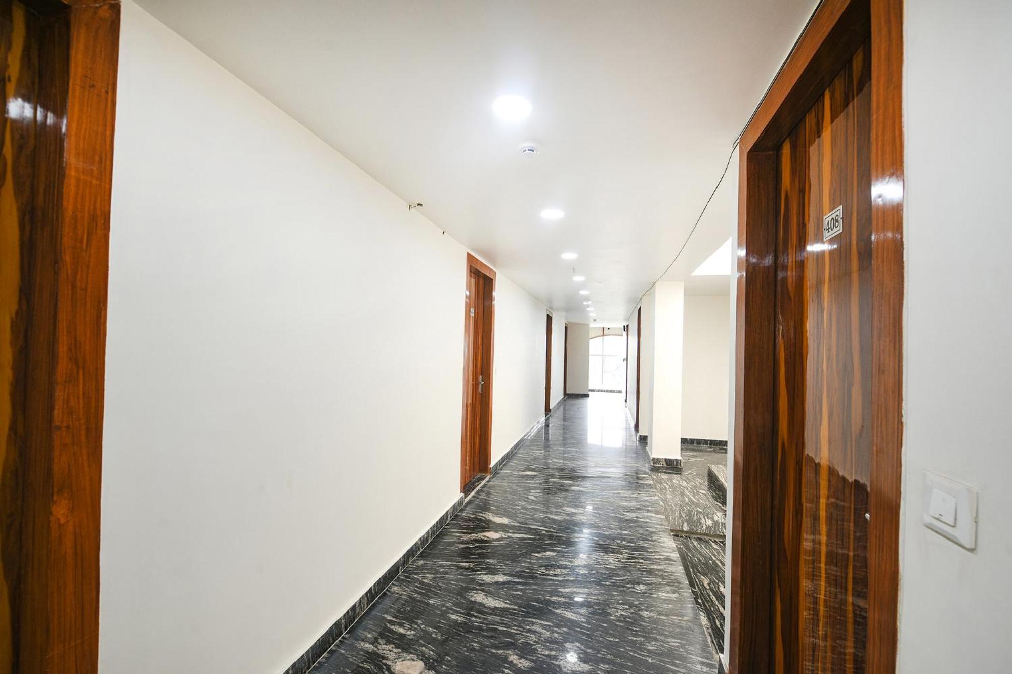 Fabhotel Mona Continental - Nr Laxmi Nagar It Hub New Delhi Exterior photo