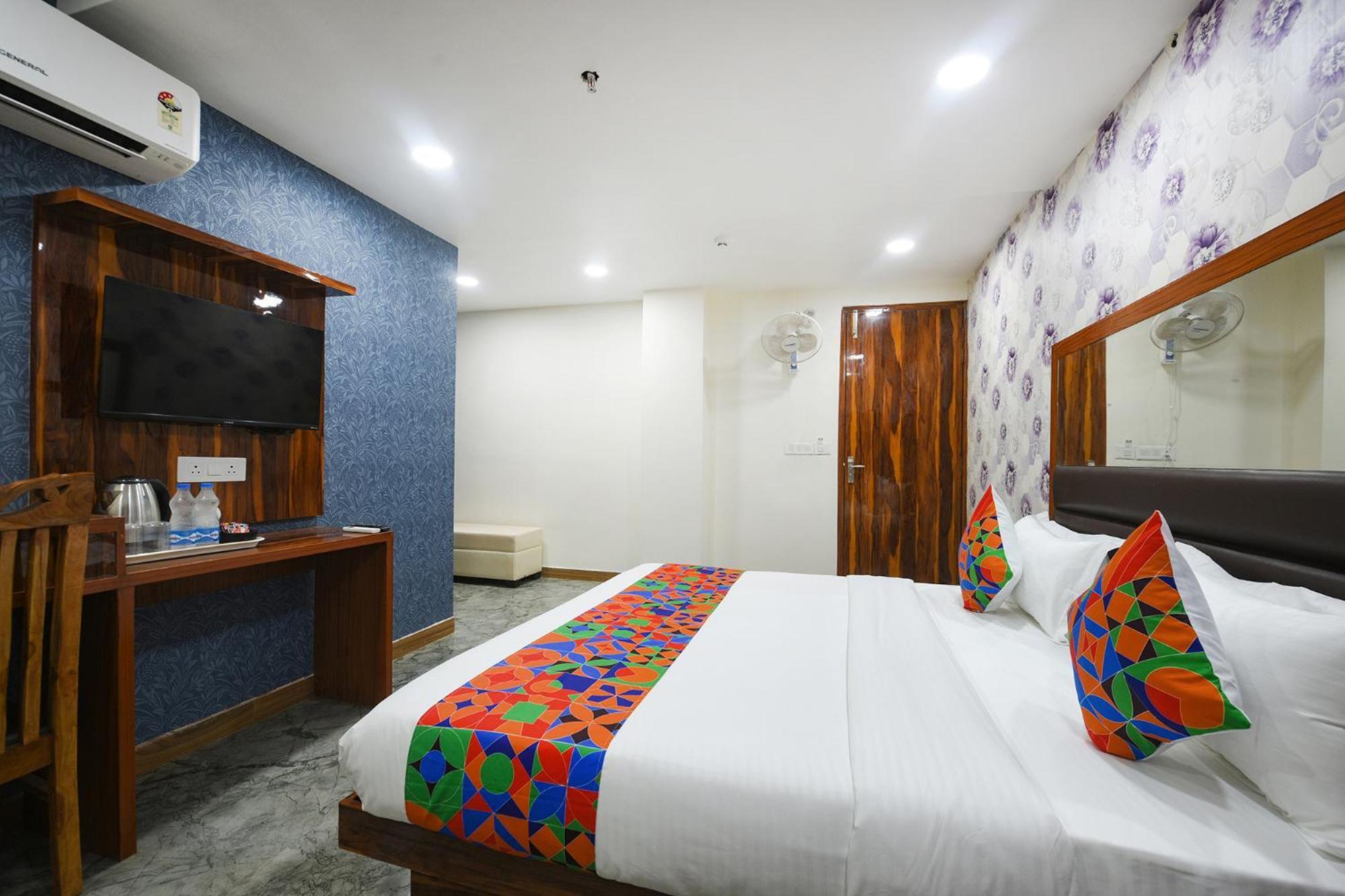 Fabhotel Mona Continental - Nr Laxmi Nagar It Hub New Delhi Exterior photo