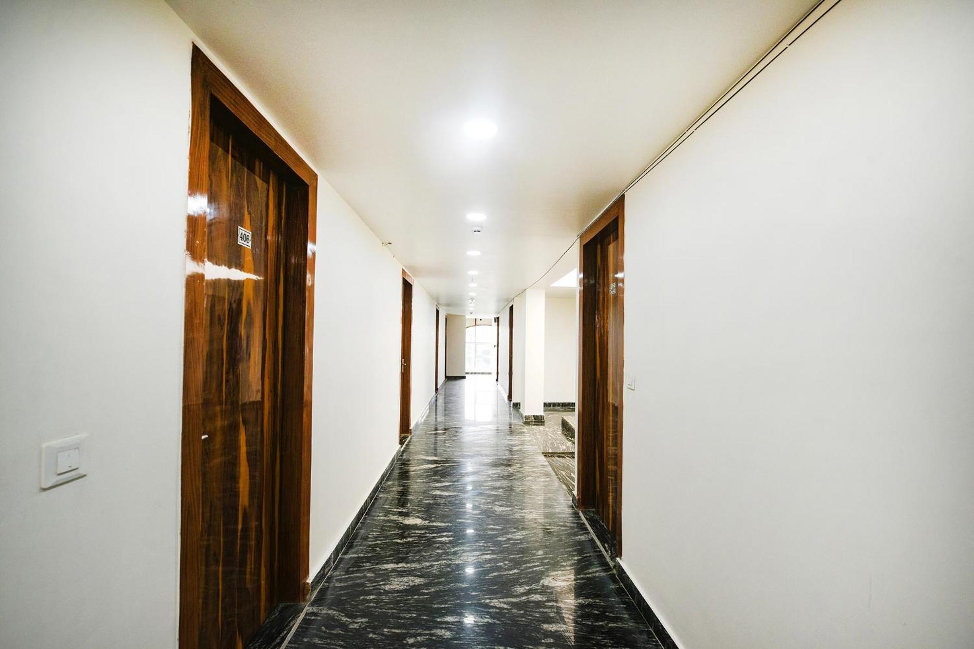 Fabhotel Mona Continental - Nr Laxmi Nagar It Hub New Delhi Exterior photo